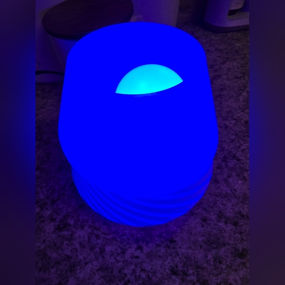 Color changing light - Picture 2 of 11